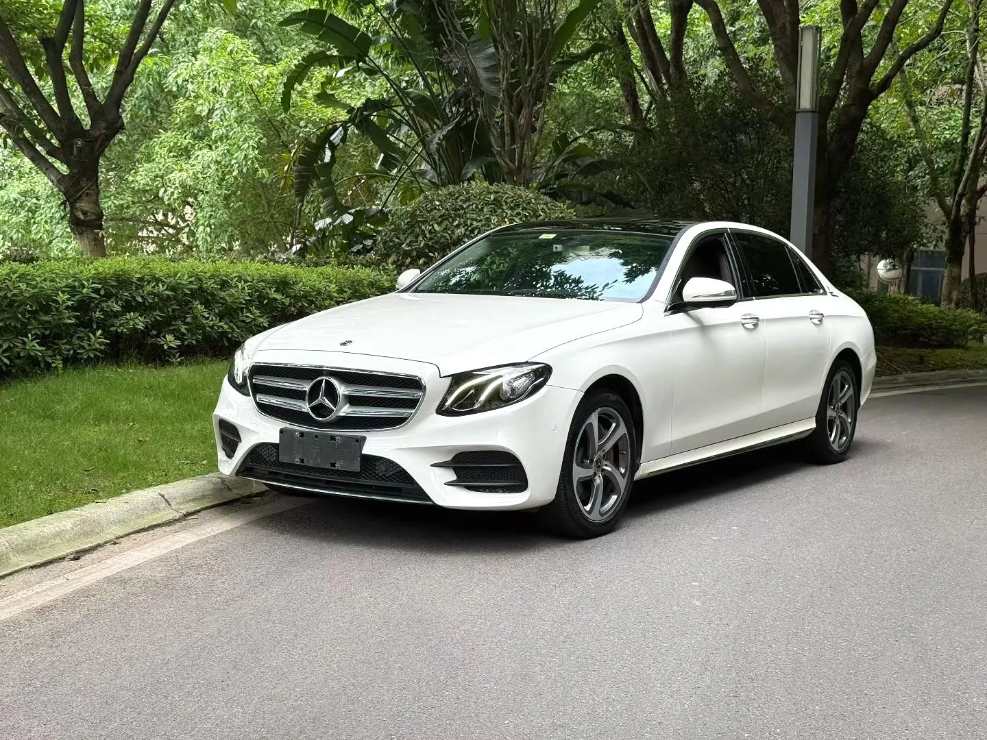 Mercedes-Benz E300L