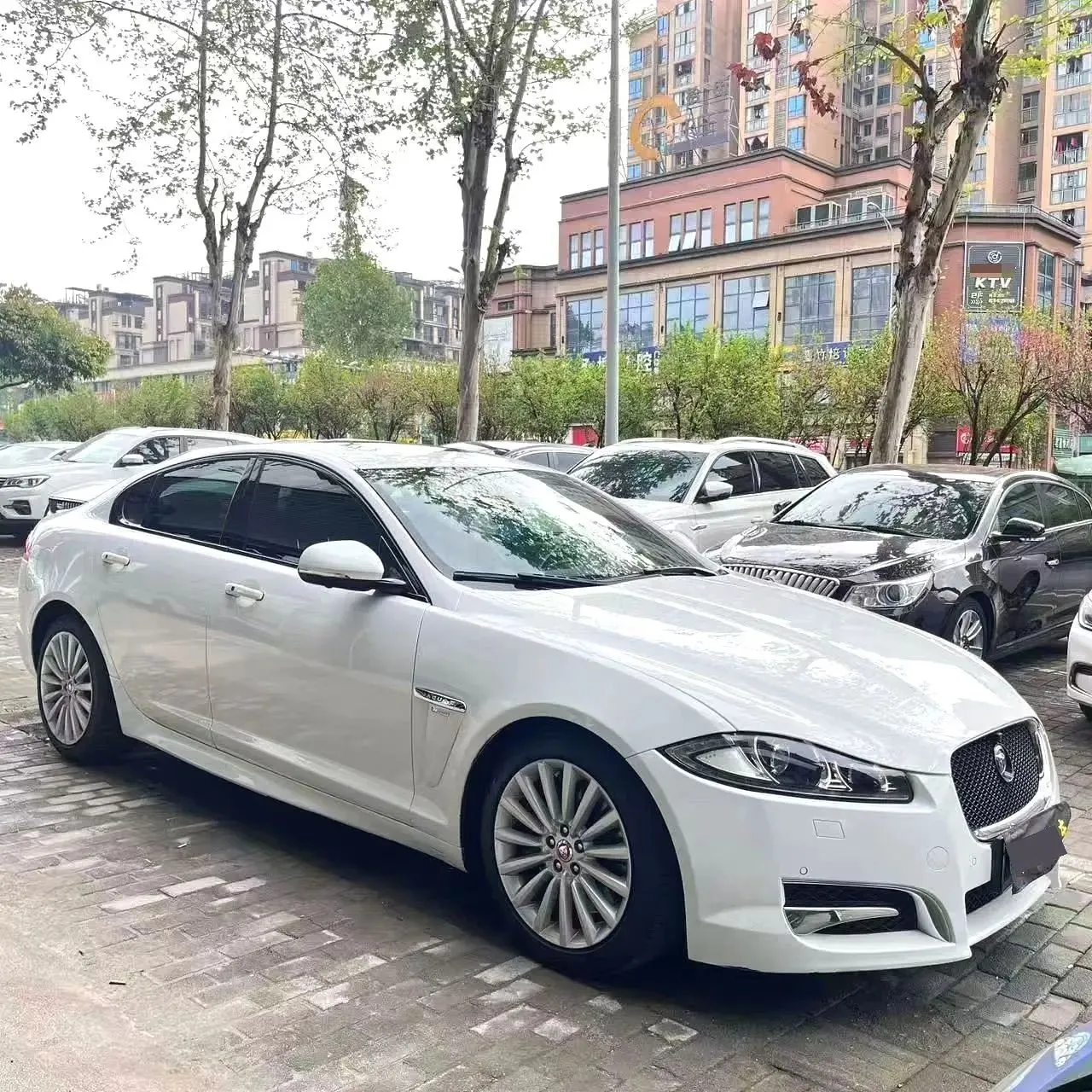 Jaguar XF